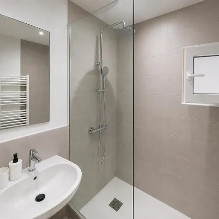 Le Pressence Apartment *